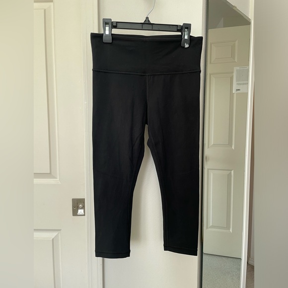 ATHLETA SALUTATION STASH HIGH RISE CAPRI LEGGINGS - Picture 2 of 6